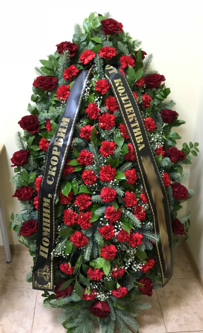 Венок ритуальный из живых цветов